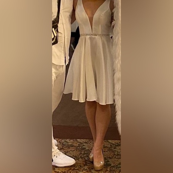 Dresses & Skirts - White cocktail dress